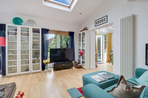 5 Southfields, East Molesey, KT8 0BP