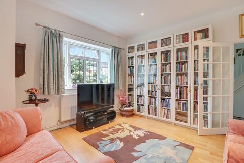 5 Southfields, East Molesey, KT8 0BP
