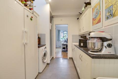 5 Southfields, East Molesey, KT8 0BP