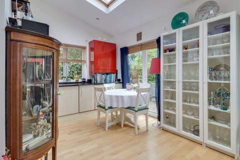 5 Southfields, East Molesey, KT8 0BP