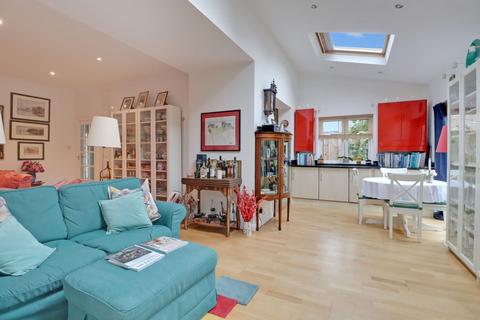5 Southfields, East Molesey, KT8 0BP