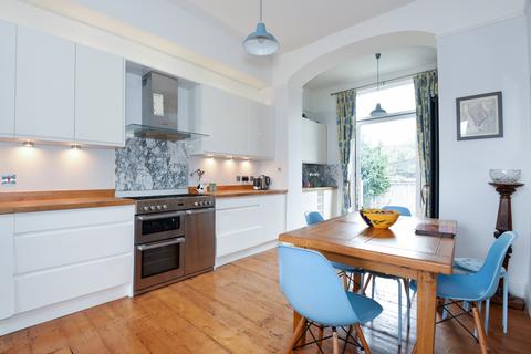 2 bedroom apartment to rent, Westbourne Road Islington N7