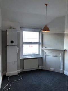 2 bedroom flat to rent, Finchley Road, London NW11