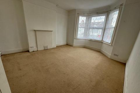 2 bedroom apartment to rent, Shackleton Road, Southall UB1