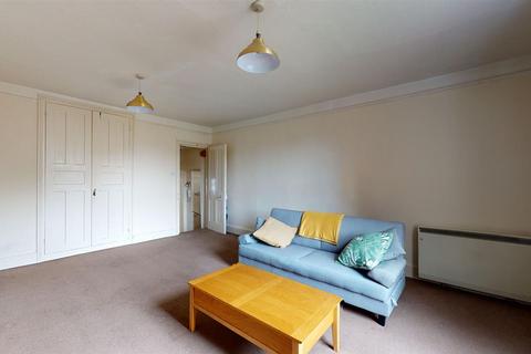 1 bedroom flat to rent, Burgate, Canterbury, CT1
