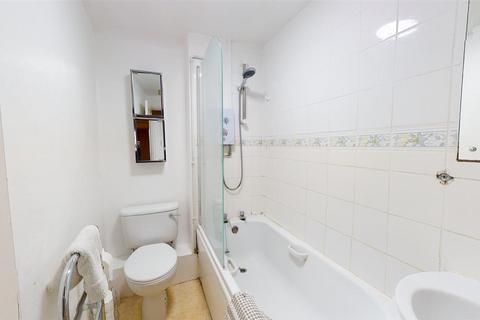 1 bedroom flat to rent, Burgate, Canterbury, CT1