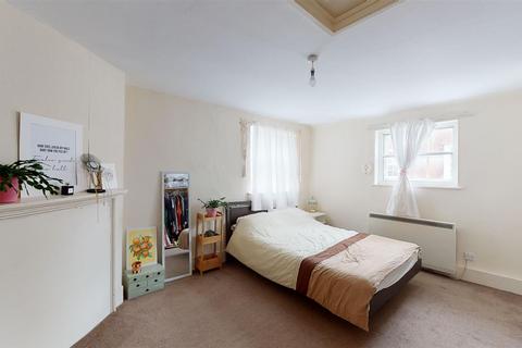 1 bedroom flat to rent, Burgate, Canterbury, CT1