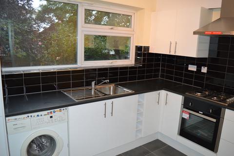 2 bedroom flat to rent, Studley Court Studley Drive Ilford IG4 5AL