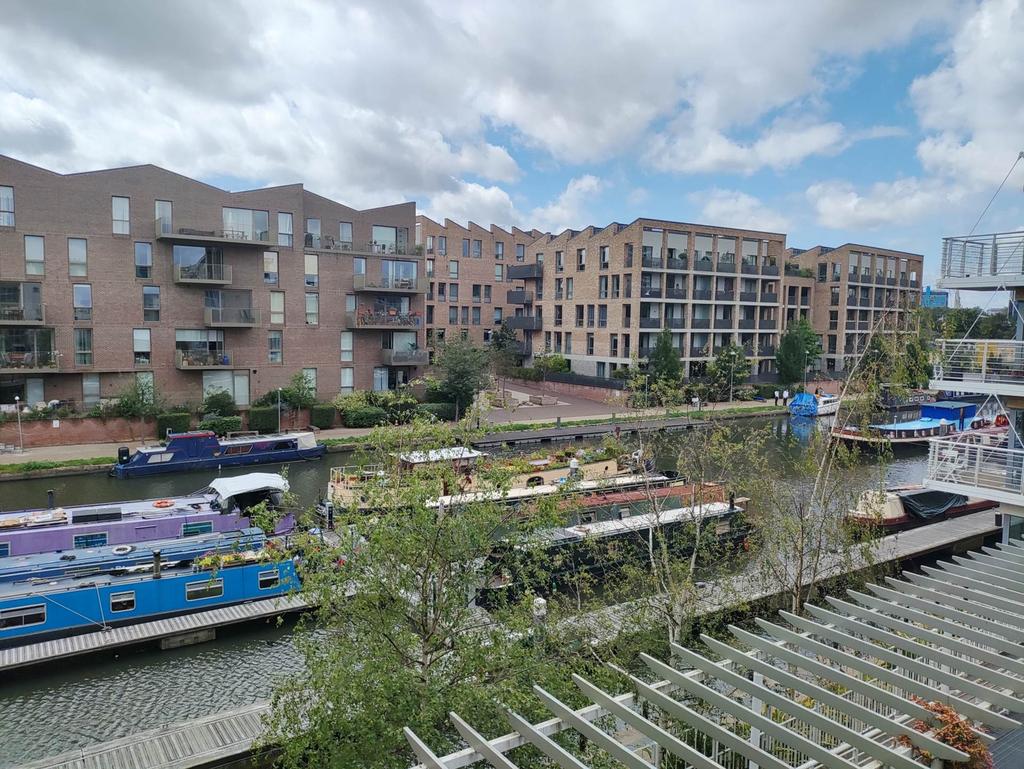 Tallow Road, Brentford 1 bed apartment to rent £1,950 pcm (£450 pw)