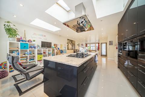 4 bedroom house to rent, Granville Road London SW18