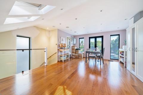 4 bedroom house to rent, Granville Road London SW18