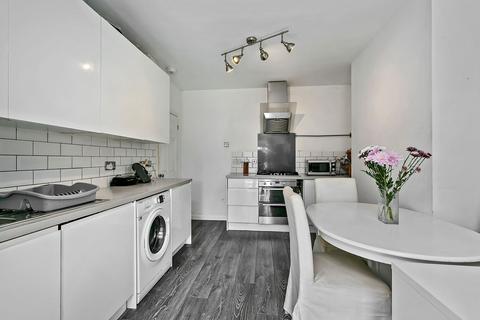 3 bedroom ground floor flat for sale, Woodcote Close, Kingston Upon Thames, KT2