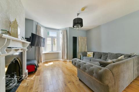 4 bedroom apartment for sale, Bassant Road, London