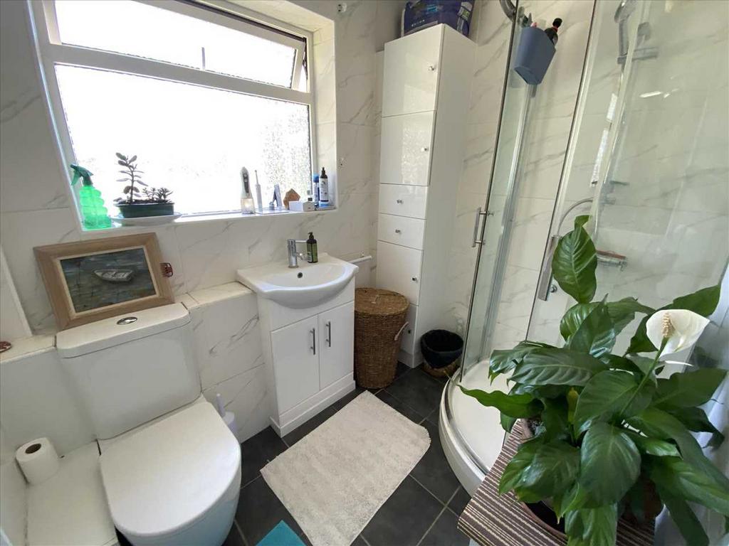 Shower Room:
