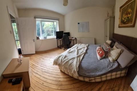 4 bedroom flat to rent, COLVILLE ESTATE
