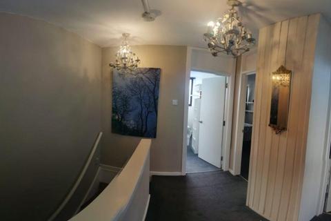 4 bedroom house share to rent, CRONDALL STREET