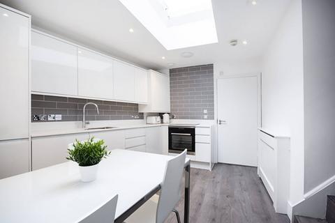 1 bedroom flat to rent, Navarino Road, Hackney, London, E8