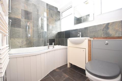 33 Heathcroft Drive, Leeds, LS11 8UD