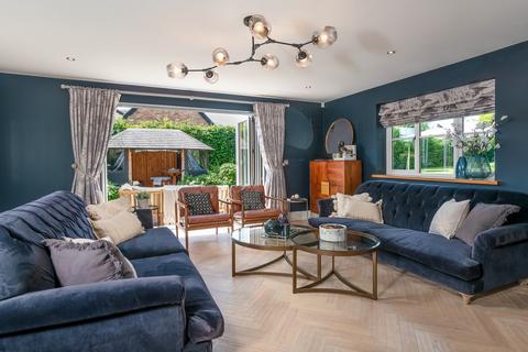 Rowan House Compton Fields, Combrook, Warwick, CV35 9HW