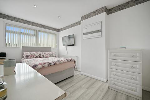 20 Channel Close, Hounslow, TW5 0PJ