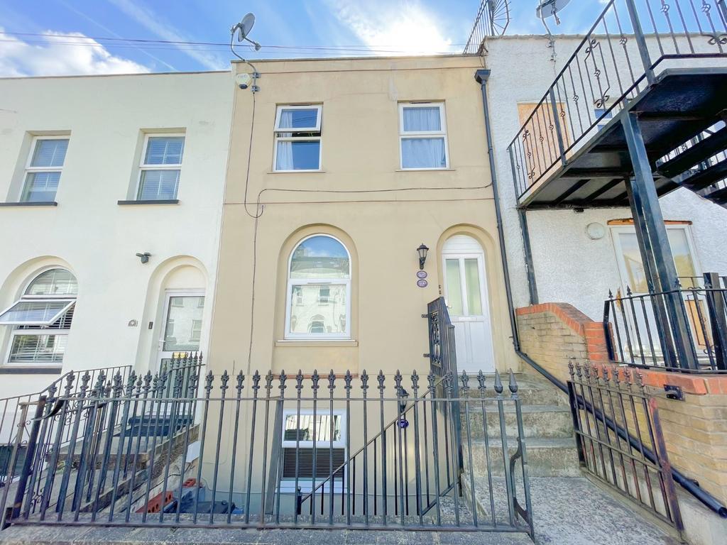 Peacock Street, Gravesend, Kent, DA12... 1 bed apartment to rent £925