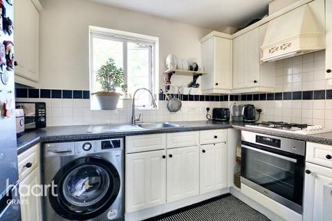 2 bedroom flat for sale, Lennox Close, Grays