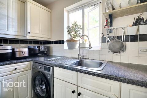 2 bedroom flat for sale, Lennox Close, Grays