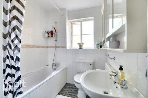 38 Lennox Close, Chafford Hundred, Grays, RM16 6AP