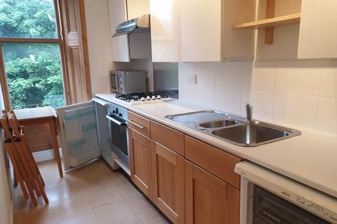 1 bedroom flat to rent, 52 2/2 Roseangle, ,