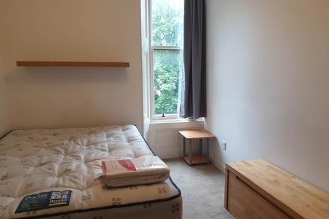 1 bedroom flat to rent, 52 2/2 Roseangle, ,