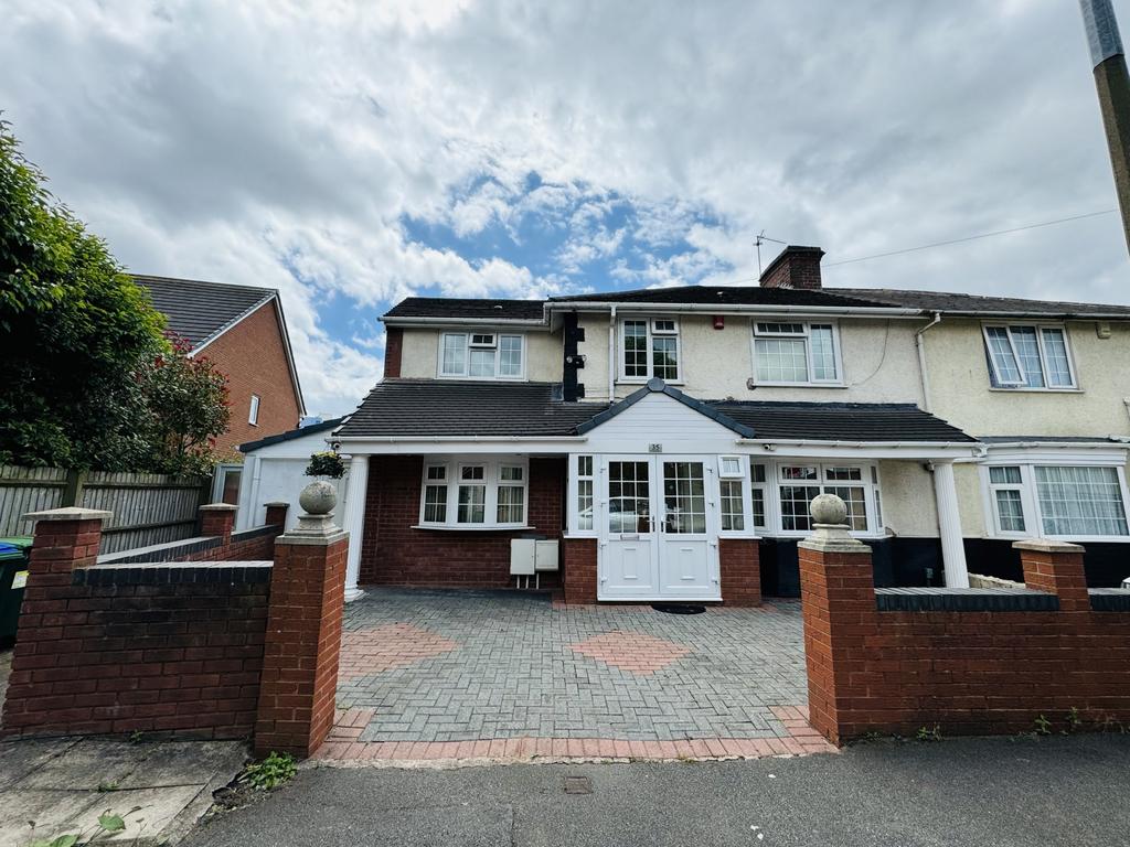 Springfield Crescent, West Bromwich... 7 bed semidetached house to
