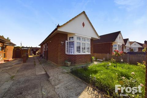 2 bedroom bungalow for sale, Brook Close, Stanwell, Middlesex, TW19