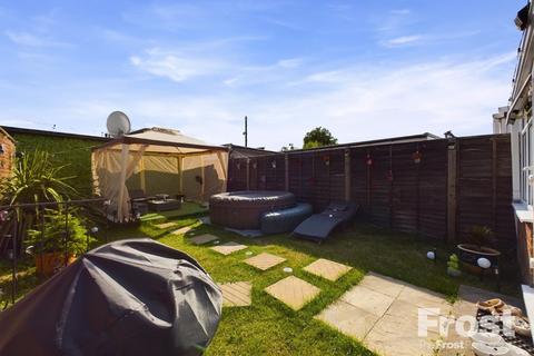 5 Brook Close, Stanwell, Staines-upon-thames, TW19 7AW
