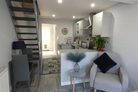 17 Glenfields Road, Haverfordwest, SA61 1EB