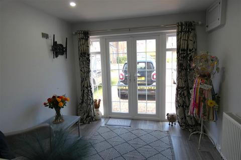 17 Glenfields Road, Haverfordwest, SA61 1EB