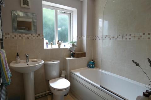 17 Glenfields Road, Haverfordwest, SA61 1EB