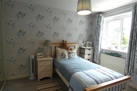 17 Glenfields Road, Haverfordwest, SA61 1EB