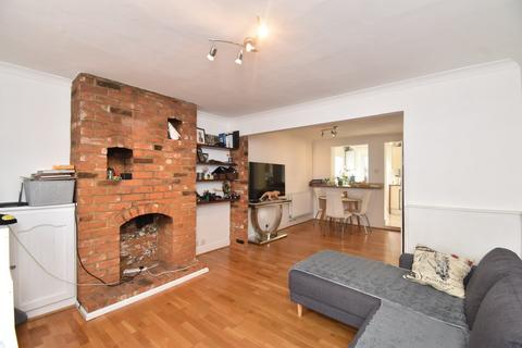 2 bedroom cottage to rent, Beech Road, Weybridge, KT13