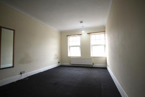 4 bedroom flat to rent, Brent Street, London, NW4