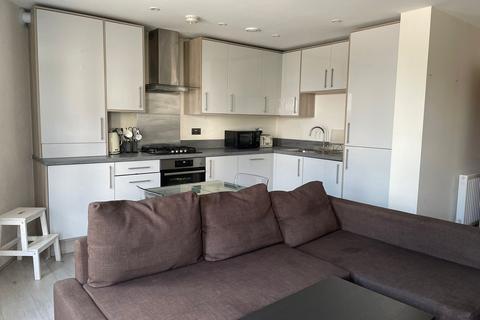 2 bedroom flat to rent, Windsor Road, Slough SL1