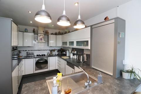 10 Adlington Close, Bury, BL8 2HS