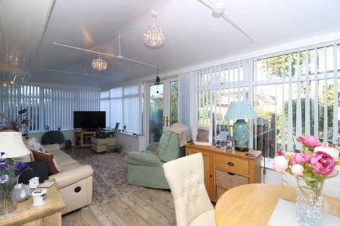 10 Adlington Close, Bury, BL8 2HS