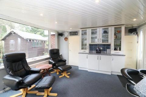 7 Greenfield Close, Bury, BL8 2LY
