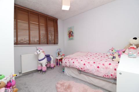 15 Heswall Drive, Walshaw, Bury, BL8 3BY