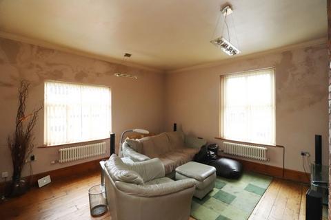 3 bedroom end of terrace house for sale, Wood Street, Bury BL8