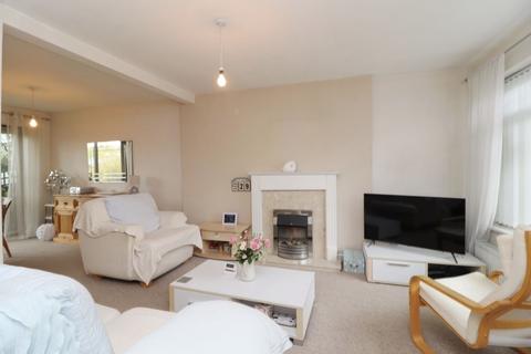 63 Clitheroe Drive, Bury, BL8 2JU