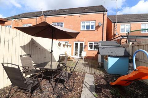 3 bedroom townhouse for sale, Walshaw Road, Bury BL8