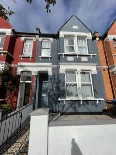 3 bedroom maisonette to rent, Pine road, NW26RY