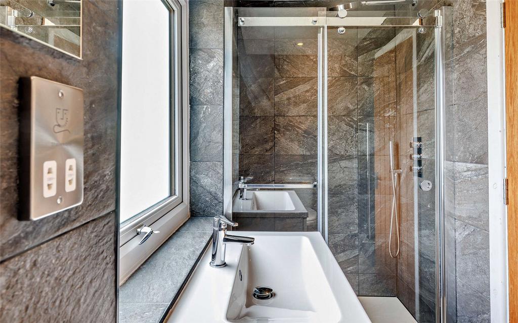 Bed 1 En Suite
