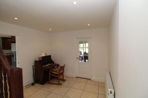 3 bedroom semi-detached house to rent, Wych Elm, Hornchurch, Essex, RM11 3AB